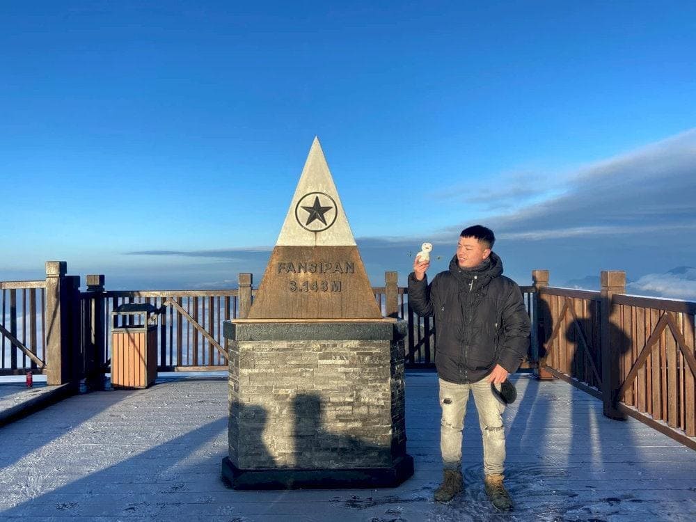 Hãy mặc cực ấm khi đi Fansipan vào mùa đông nhé (Nguồn: Internet)